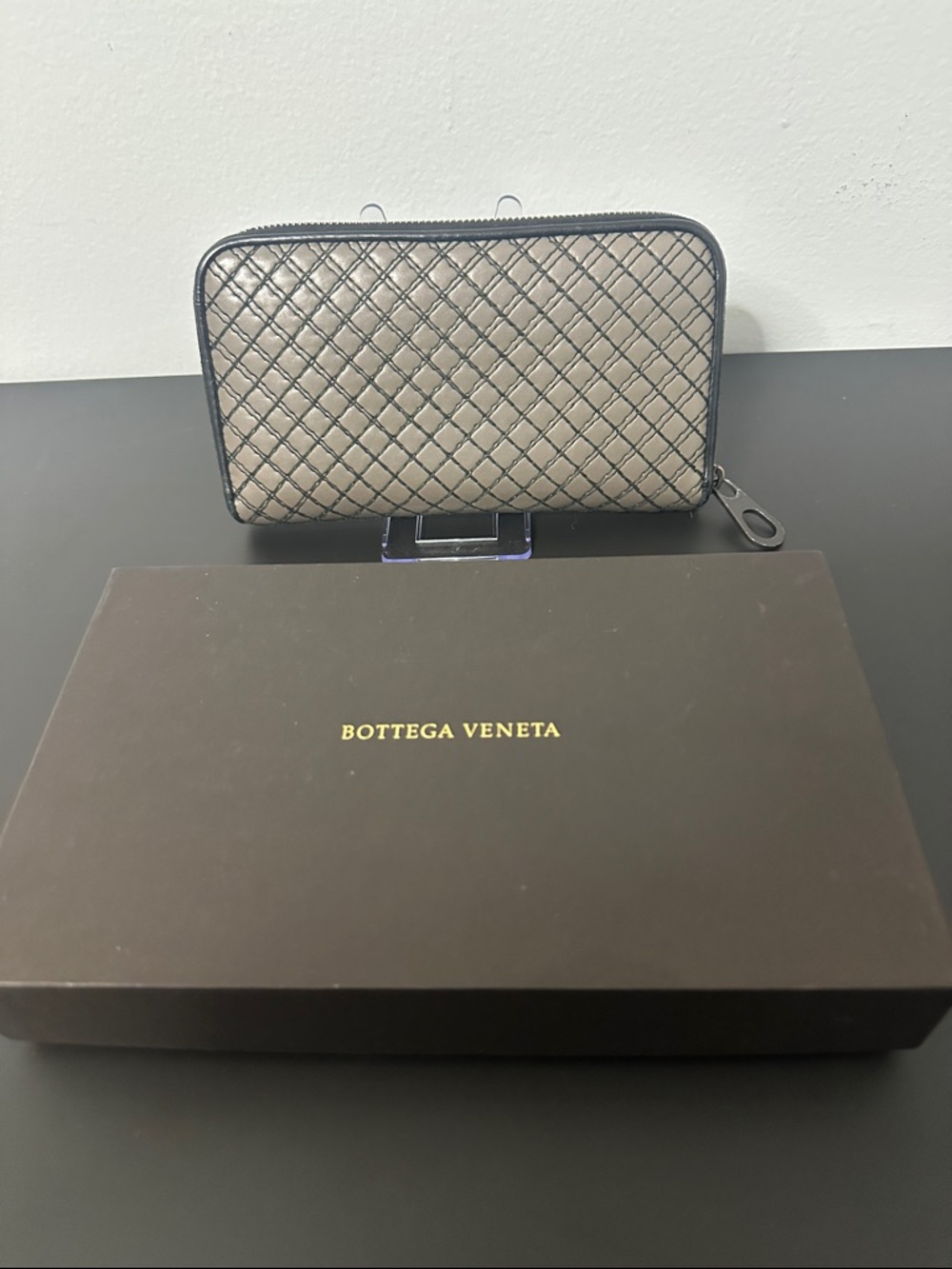 Bottega Veneta Dark Beige & Black Woven Zip Around Wallet. NWOT & Incl Orig Box - Picture 4 of 15